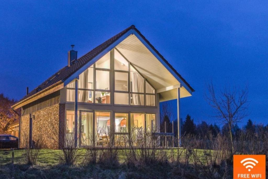 W7 - Sehr Schoenes Ferienhaus Mit Toller Lage Und Super Aussicht In Roebel An Der Mueritz Röbel Exterior foto